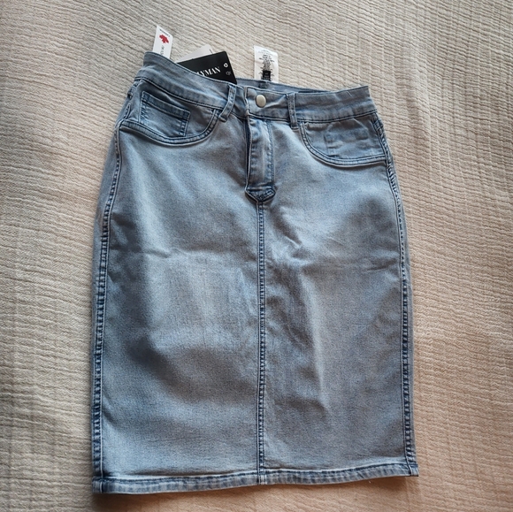 Frank Lyman Design Light Blue Denim Jeans - Picture 1 of 9